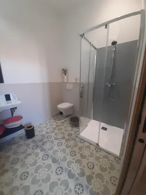 Salle de bains dans l'établissement Gîtes à L'ABBAYE