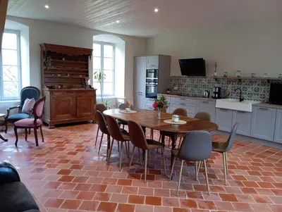 Cuisine ou kitchenette dans l'établissement Gîtes à L'ABBAYE