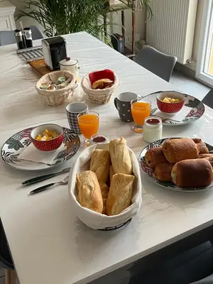 Nourriture dans le séjour chez l'habitant ou à proximité