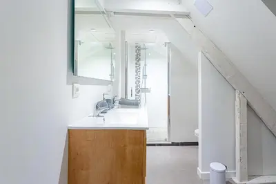 Salle de bains dans l'établissement Coeur de ville #H1 - Chambre privée dans logement partagé - Wifi & Netflix - Centre ville & Transports - Machine à laver