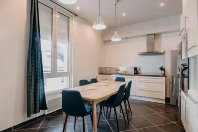 Cuisine ou kitchenette dans l'établissement Coeur de ville #H2- Central & Cosy - Logement partagé - Chambre privée