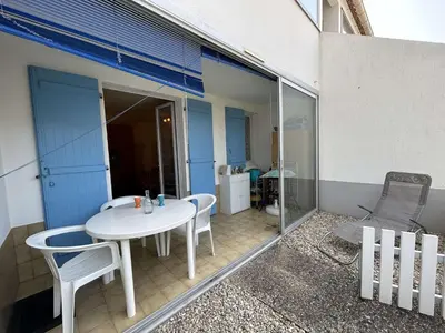 Balcon ou terrasse dans l'établissement Appartement calme 4 pers proche plage avec terrasse et parking - Saint-Jean-de-Monts - FR-1-224C-259