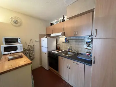 Cuisine ou kitchenette dans l'établissement Appartement calme 4 pers proche plage avec terrasse et parking - Saint-Jean-de-Monts - FR-1-224C-259