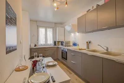 Cuisine ou kitchenette dans l'établissement Le Galilée - Wifi - Balcon