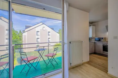 Cuisine ou kitchenette dans l'établissement Le Galilée - Wifi - Balcon