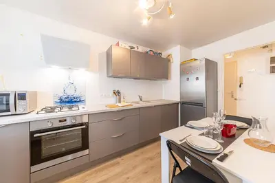 Cuisine ou kitchenette dans l'établissement Le Galilée - Wifi - Balcon