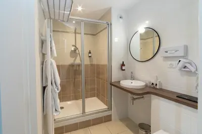 Salle de bains dans l'établissement Domaine de La Gressière