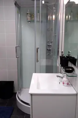 Salle de bains dans l'établissement Gîte léperon 4