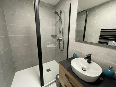 Salle de bains dans l'établissement Vue et accès direct à la mer plage Bonne Source