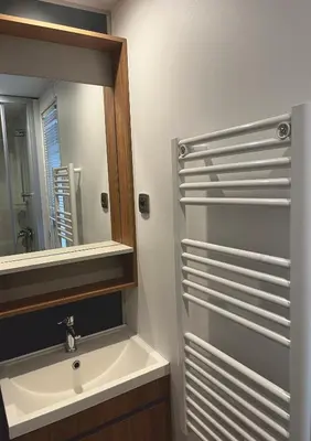 Salle de bains dans l'établissement Grand mobile-home 45M2 au calme et au bord de mer