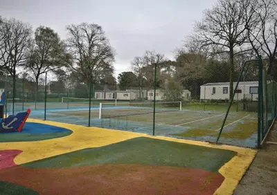 Aire de jeux pour enfants de l'établissement Grand mobile-home 45M2 au calme et au bord de mer