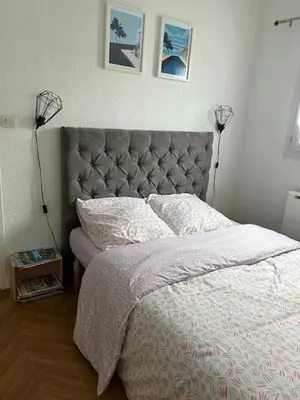 Un ou plusieurs lits dans un hébergement de l'établissement Villa en bord de mer