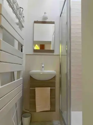 Salle de bains dans l'établissement Très bel appartement avec jardin reposant