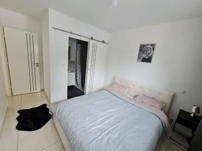 Un ou plusieurs lits dans un hébergement de l'établissement Villa Moderne et Intimiste, à Quelques Minutes de la Baie de la BAULE