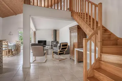 Télévision ou salle de divertissement dans l'établissement Maison 10p au calme 200m mer