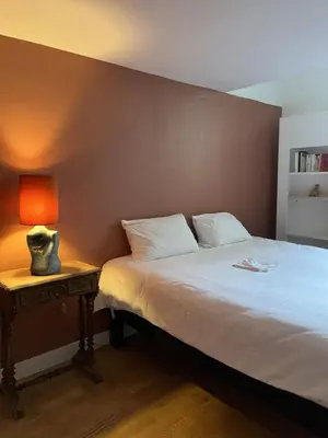 Un ou plusieurs lits dans un hébergement de l'établissement DEMAIN Hôtel