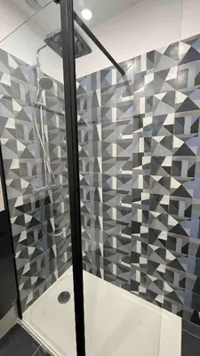 Salle de bains dans l'établissement Appartement - Galerie POP ART - Trentemoult