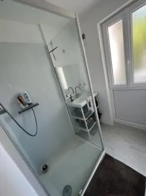 Salle de bains dans l'établissement Maison typique - Crève-coeur