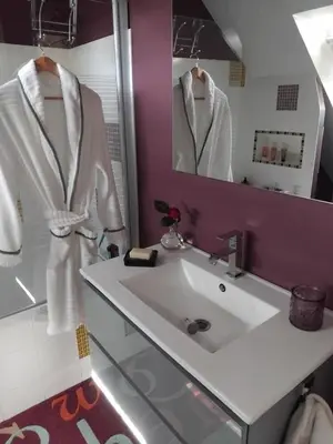 Salle de bains dans l'établissement CHAMBRE CHAMPÊTRE