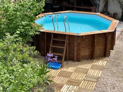 Piscine de l'établissement La première pierre ou située à proximité