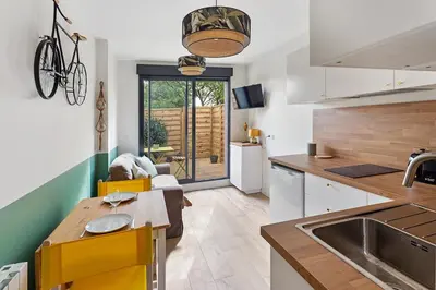 Cuisine ou kitchenette dans l'établissement Loft des bords de Loire, idéal voyage d'affaires & Week end