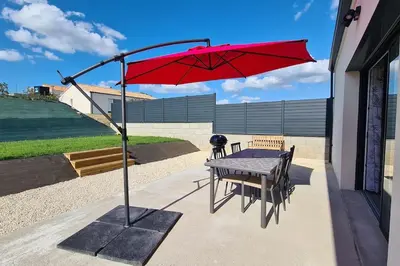 Balcon ou terrasse dans l'établissement Gîte la Couzinette 3km du parc Puy du Fou