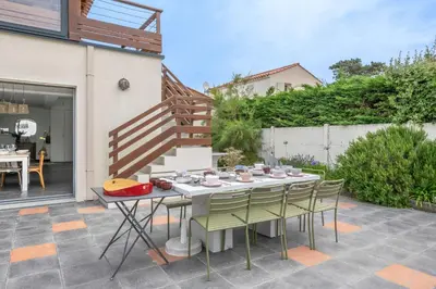 Balcon ou terrasse dans l'établissement Villa Face Mer pour 10 personnes à Préfailles