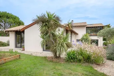 Jardin de l'établissement Villa Face Mer pour 10 personnes à Préfailles