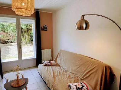 Coin salon dans l'établissement 100 M DE LA PLAGE 100 DU BOURG DES MOUTIERS EN RETZ