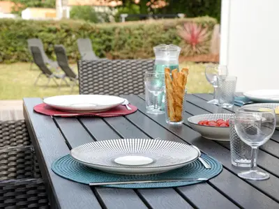 Boissons dans l'établissement Holiday Home La Villa Dorée by Interhome