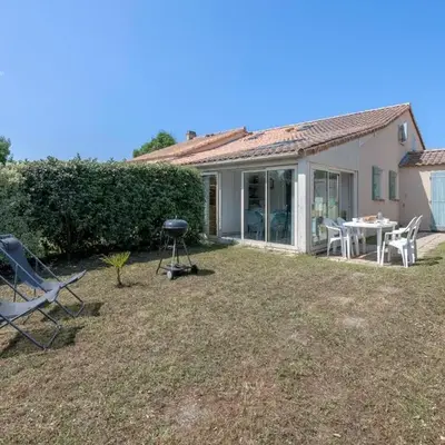 Maison avec piscine à 200m de la plage