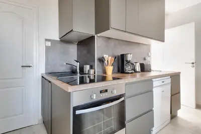 Cuisine ou kitchenette dans l'établissement Appartement pour 4- Balcon- Plage des Becs