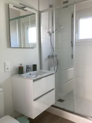 Salle de bains dans l'établissement Ker LN
