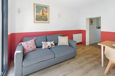 Coin salon dans l'établissement L'Escale du Voyage à Nantes, idéal voyage d'affaires et familles