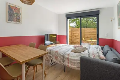 Coin salon dans l'établissement L'Escale du Voyage à Nantes, idéal voyage d'affaires et familles