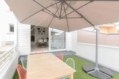 Terrasse ou espace extérieur de l'établissement Maison aux Moutiers - Wifi - Terrasse