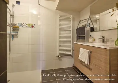 Salle de bains dans l'établissement La Cabane de l’Explorateur