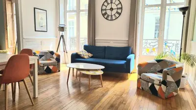 Coin salon dans l'établissement L'Haussmannien