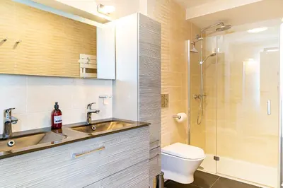 Salle de bains dans l'établissement Au Fil de L'Erdre - Spacieux appt avec terrasse
