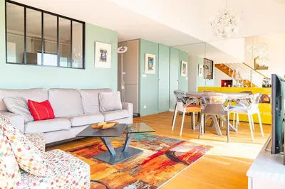 Coin salon dans l'établissement Au Fil de L'Erdre - Spacieux appt avec terrasse