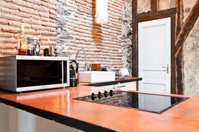 Cuisine ou kitchenette dans l'établissement Loft charmant dans le centre historique