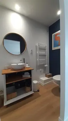 Salle de bains dans l'établissement Gîte le ST Aubinois