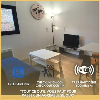 Télévision ou salle de divertissement dans l'établissement Idéal couple Appartement 1 chambre Cosy et calme pour visiter Nantes