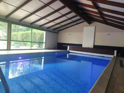 Piscine de l'établissement Gite LE 45 TOURS ou située à proximité