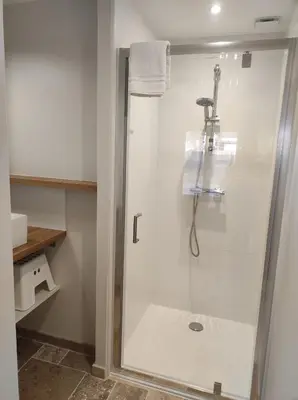 Salle de bains dans l'établissement Studio 30m2 La Cave - Les Gîtes du Lac - Proche Nantes avec Terrasse