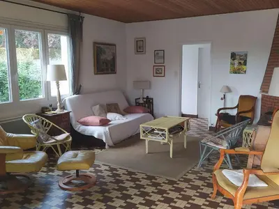 Coin salon dans l'établissement Maison cosy 6 pers, plage à 160m, jardin clos, plancha, ménage inclus - FR-1-224B-204