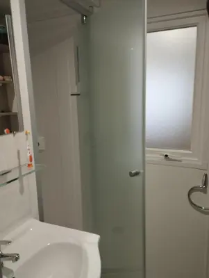 Salle de bains dans l'établissement Mobil-home tout confort à 300m de l'océan