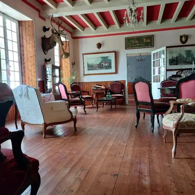 Coin salon dans l'établissement Domaine de Frély