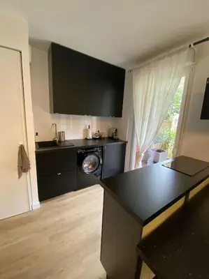 Cuisine ou kitchenette dans l'établissement Le studio de Manon