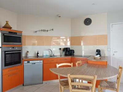 Cuisine ou kitchenette dans l'établissement L'Ouvéa joli gîte à 10 min du parc le Puy du Fou